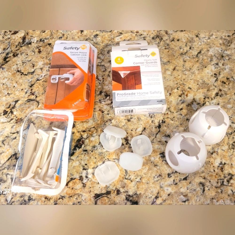 Safety 1st Childproofing Kit Odds And Ends